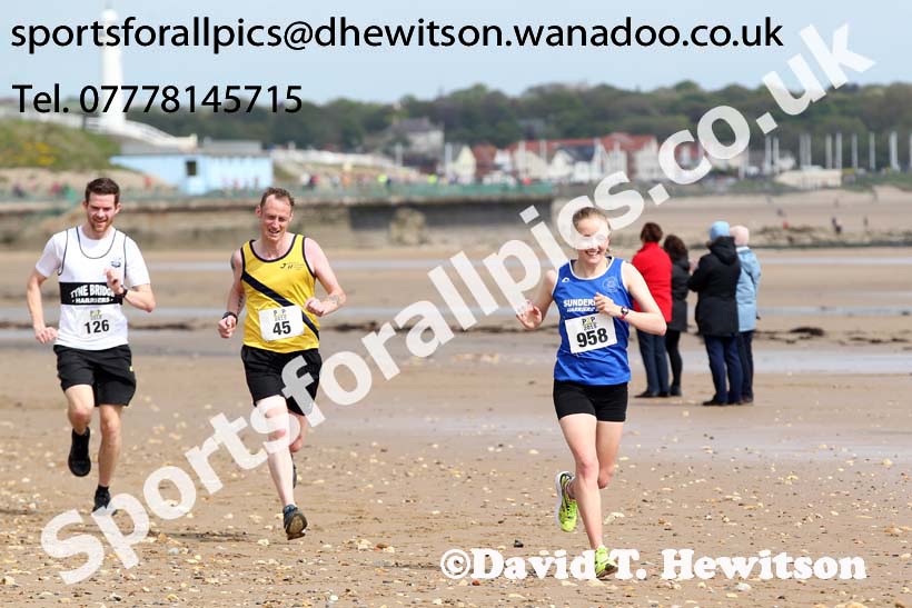 Pier to Pier, South Shields to Roker. Photo: David T. Hewitson/Sports for All Pics